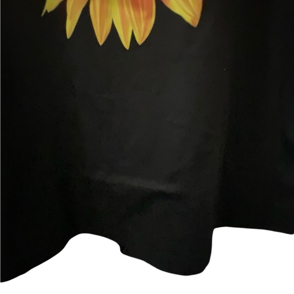 NWOT Black Sunflower Graphic Tee - Picture 2 of 8